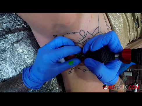 ❤️ Sully Savage oo aad u tattooed ayaa Kintirkeeda ku sawirtay tattoo ❤️ anaga